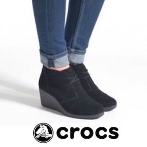 crocs leigh wedge chelsea boot